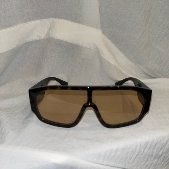Versace sunglasses - Picture 2 of 4
